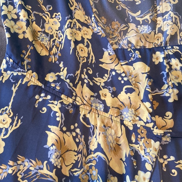 OBEY sustainable wrap dress - Picture 6 of 8